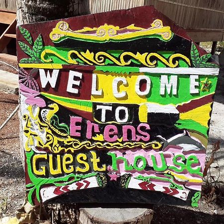 Erens Guest House Waisai 外观 照片