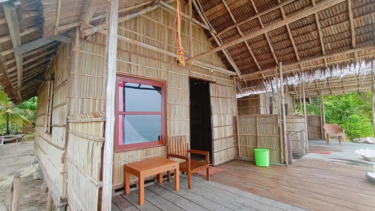 Erens Guest House Waisai 外观 照片